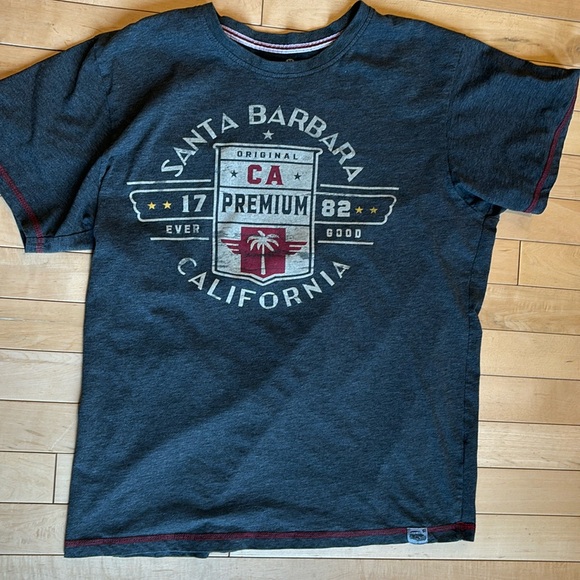2/25 🕷️ Red Thread Santa Barbara California Short Sleeve Tee Unisex - Picture 1 of 5